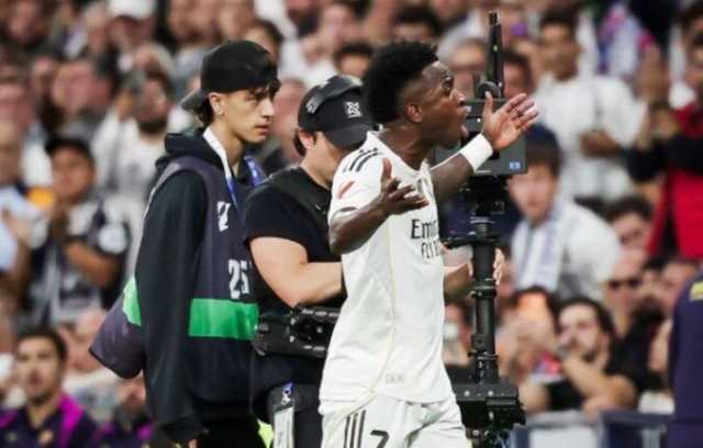 ألونسو يعلق على غضب فينيسيوس بعد استبداله في كلاسيكو ريال مدريد وبرشلونة
