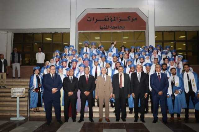 رئيس جامعة المنيا يشهد حفل تخرج الدفعة 23 من كلية طب الأسنان