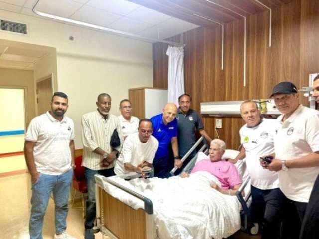 زيارة وفد من مدربي الرخصة التدريبية Pro للكابتن حسن شحاتة للاطمئنان على حالته الصحية