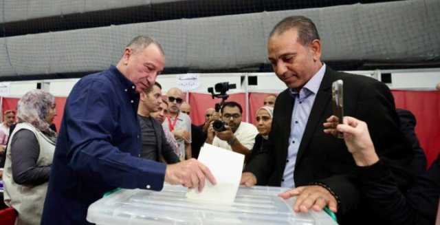 محمود الخطيب يُدلي بصوته في انتخابات الأهلي «صور»