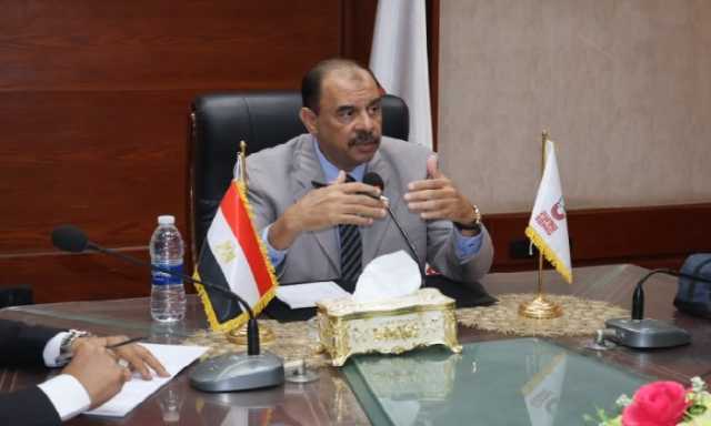 محافظ سوهاج يبحث مع الغرفة التجارية آليات تنفيذ مبادرتي بيع اللحوم بسعر 300 جنيها للكيلو