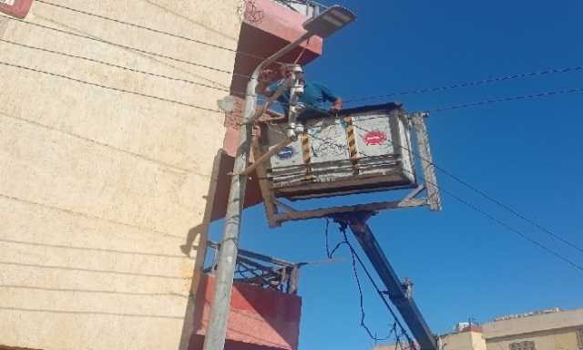 استجابة للممواطنين.. رفع كفاءة الإنارة بشوارع مساكن الحرير الصناعي بكفرالدوار