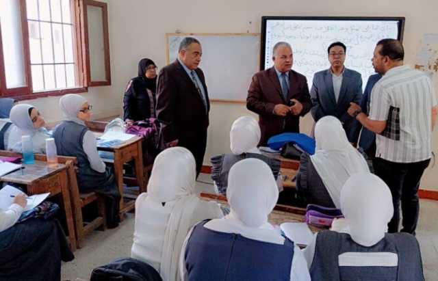 الفيوم تُشجّع على الابتكار.. وكيل الوزارة يُشيد بتميز الطالبات في منصة 'Qureo' ويطالب بتفعيل التكنولوجيا