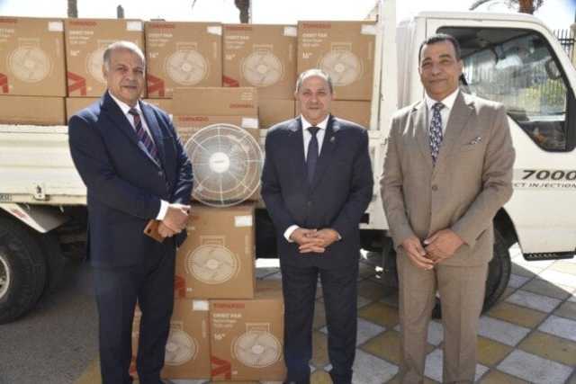 لتحسين البيئة الدراسية.. محافظ بورسعيد يهدي 100 مروحة كهربائية لمديرية التعليم