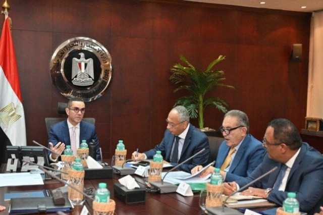 وزير الاستثمار يبحث مع اتحاد الغرف التجارية سُبل تطوير منظومة الإفراج الجمركي