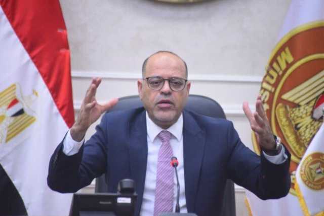 وزير العمل يقود حملات التفتيش على المنشآت للتأكد من تطبيق الحد الأدنى للأجور