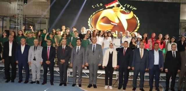 محافظ القليوبية يشارك طلاب مدارس الشبان العالمية فرحة نصر أكتوبر