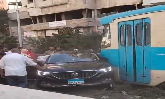 دون إصابات.. ترام يصدم سيارة ملاكي بمنطقة سيدي بشر بالإسكندرية