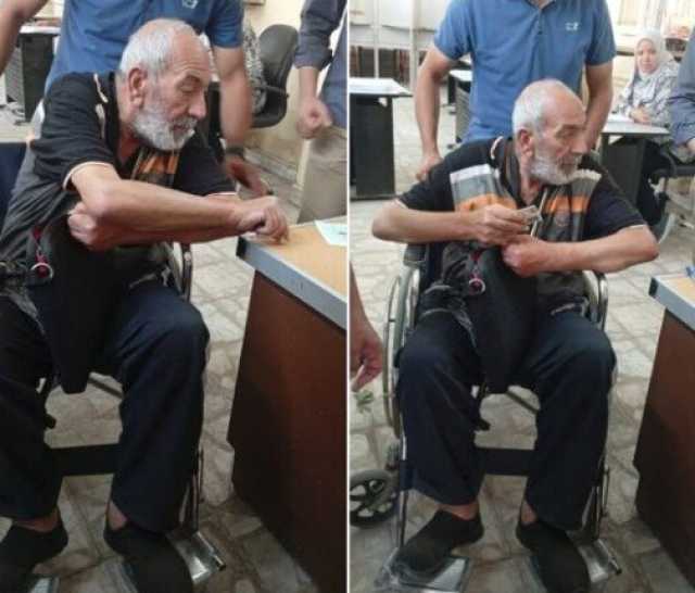 «لم تمنعه ظروفه الصحية عن واجبه الوطني».. مسن يدلي بصوته في انتخابات النواب | فيديو