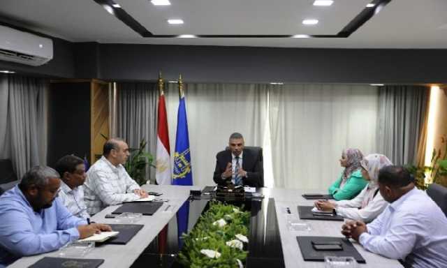 لخدمة 78 قرية.. محافظ أسوان يوجه بالإسراع بوتيرة العمل في مشروعات 'مياه وصرف صحي'