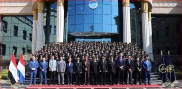 أكاديمية الشرطة تنظم دورة تدريبية للطالبات في مجال فحص وثائق السفر