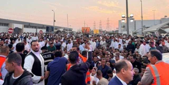 مشهد مهيب بالكويت.. استمرار توافد المصريين للتصويت في انتخابات مجلس النواب 2025