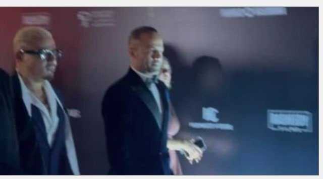 برفقة الهضبة.. طارق العريان يخطف الأنظار في العرض الخاص لـ «السلم والثعبان - لعب عيال»