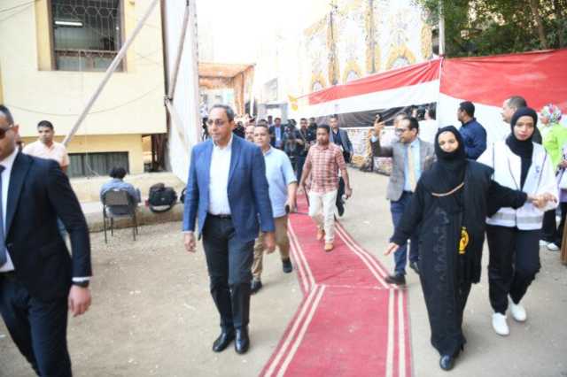 محافظ قنا يتفقد عدد من اللجان لمتابعة انتظام التصويت في انتخابات مجلس النواب 2025