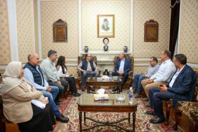 محافظ الغربية يستقبل وزير قطاع الأعمال العام في مستهل زيارته لشركة مصر للغزل والنسيج بالمحلة الكبرى