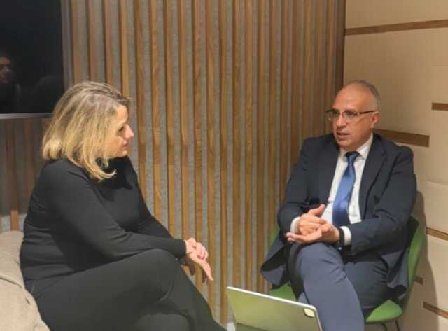 على هامش مؤتمر «طموح إفريقيا».. وزير الري يلتقي السفيرة المكلفة بالبيئة في الحكومة الفرنسية