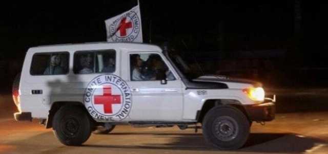 الفصائل الفلسطينية تسلم جثة أسير إسرائيلي إلى الصليب الأحمر