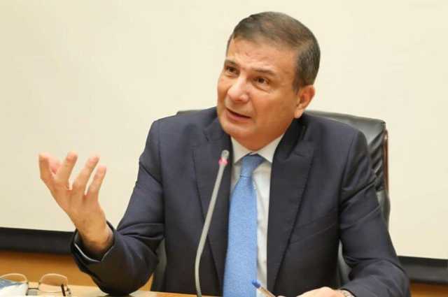 وزير الزراعة يعقد اجتماعاً موسعاً لمديري مديريات الزراعة ومسئولي حماية الأراضي بالمحافظات