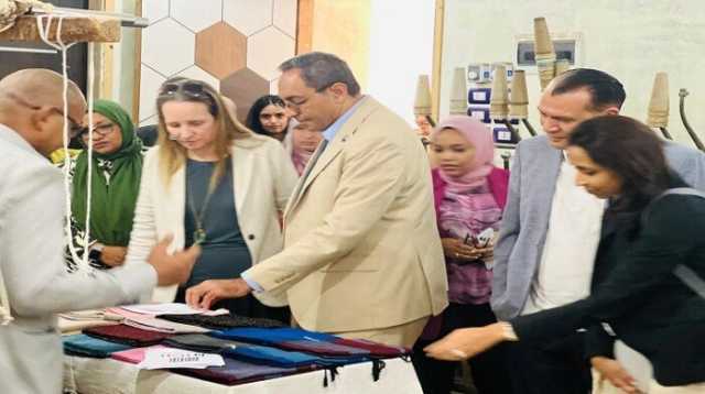 محافظ قنا وفريق البنك الدولي يتفقدون أماكن الحرف اليدوية وتكتل الفركة بمدينة نقادة