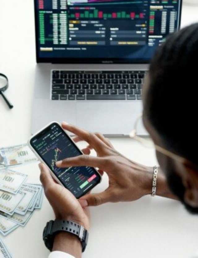 هل يمكن للشباب الاعتماد على التداول كمصدر دخل رئيسي؟