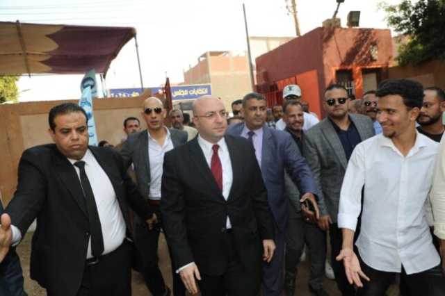 محافظ بني سويف يتفقد عدداً من اللجان الانتخابية بمركزي الواسطى وناصر