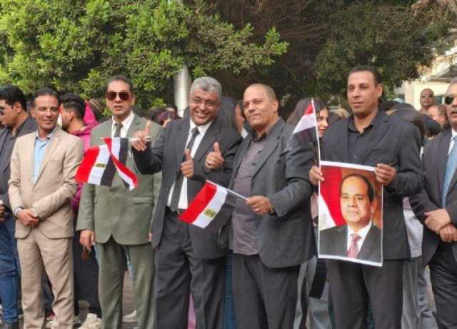 توافد الناخبين على لجان مدرسة بمصر الجديدة للتصويت في انتخابات النواب 2025