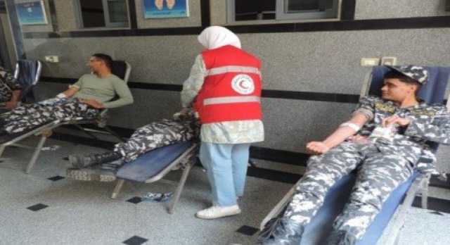 رجال الشرطة يتبرعون بدمائهم للمرضى في البحيرة وأسيوط «صور»