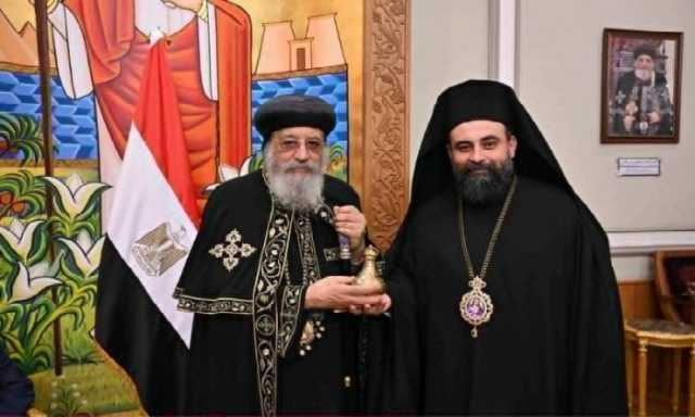 الروم الأرثوذكس بالإسكندرية تُهدي البابا تواضروس قارورة لحفظ الميرون خلال احتفال الذكرى الـ 13 لتجليسه