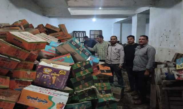 ضبط 1.6طن جبن و500 كرتونة مقرمشات منتهية الصلاحية في البحيرة