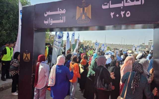 توافد كبير للناخبين على لجان التصويت بالبحر الأحمر