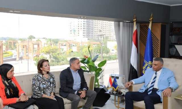 محافظ أسوان يبحث تطوير منظومة إدارة الأصول والصيانة بالتعاون مع مشروع الدعم الفنى