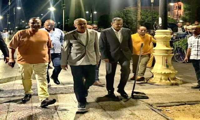 محافظ الأقصر في جولة ليلية مفاجئة بكورنيش النيل لتفقد الخدمات المقدمة للمواطنين