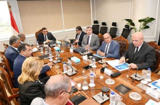 وزير الإسكان يتابع الموقف التنفيذي لمشروعات المرحلة الأولى بمبادرة حياة كريمة