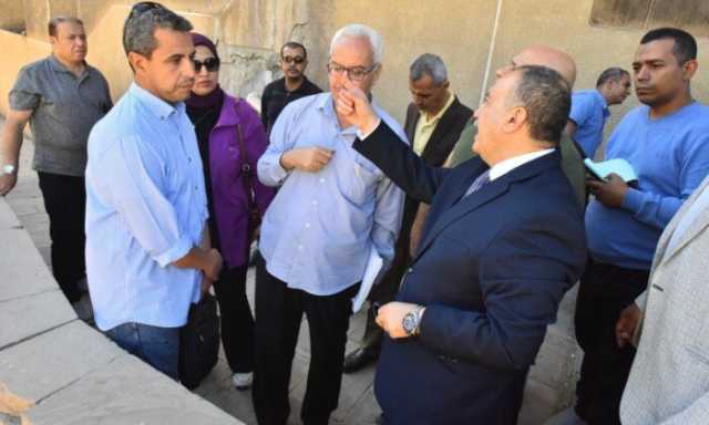 محافظ أسيوط يتفقد 'قنطرة المجذوب' الأثرية ويُصدر توجيهات عاجلة لترميم نقوشها النادرة