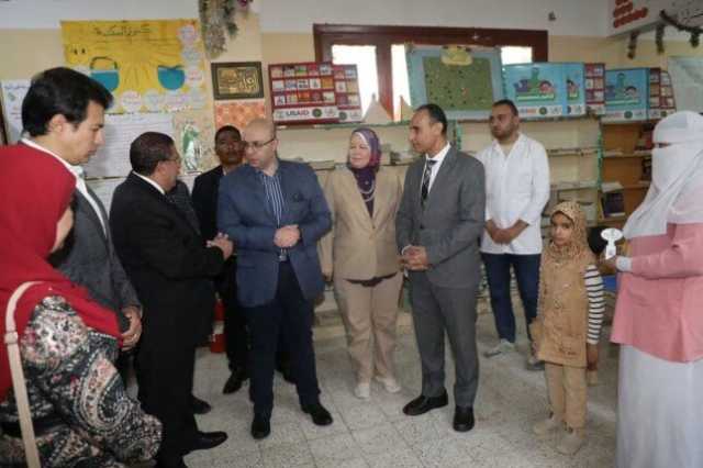 محافظ بنى سويف يتابع فعاليات مبادرة «عيون أطفالنا مستقبلنا» لفحص وعلاج مشاكل الإبصار