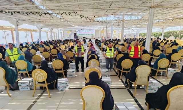 توزيع 1300 كرتونة مواد غذائية للأسر الأولى بالرعاية بالفيوم