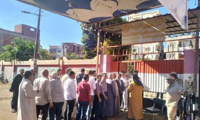 توافد الناخبين على لجان انتخابات النواب بالبحيرة.. والمحافظ تدعو المواطنين للمشاركة الفعالة