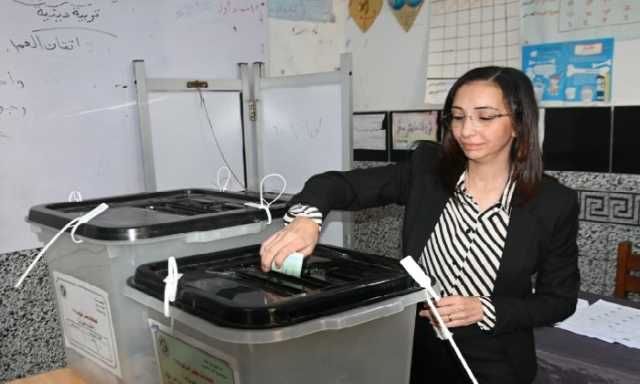 محافظ البحيرة تُدلي بصوتها في انتخابات النواب.. وتؤكد: الإقبال يعكس وعي المواطنين ومسؤوليتهم الوطنية