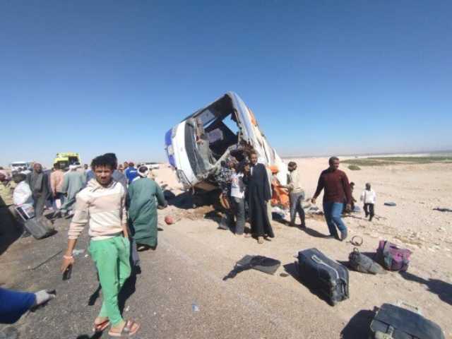 مصرع وإصابة 25 شخصًا في انقلاب أتوبيس رحلات على 'الصحراوي الغربي' بالأقصر