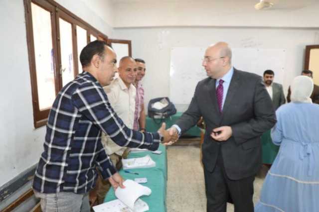 محافظ بني سويف يتفقد اللجان الانتخابية في اليوم الثاني للتصويت.. ويؤكد: المشاركة واجب وطني