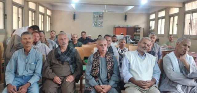 زراعة أسيوط تنفذ برنامج توعوي لمزارعي القمح حول مكافحة الآفات