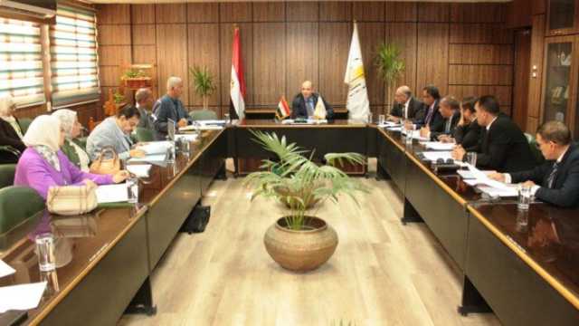 جامعة أسيوط تعقد اجتماع لجنة تدوير المخلفات لمتابعة مشروعات الاستدامة البيئية