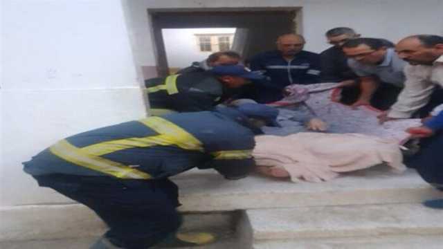 «الأجهزة الأمنية» تستجيب لاستغاثة سيدة لنقلها للمستشفى بالبحيرة