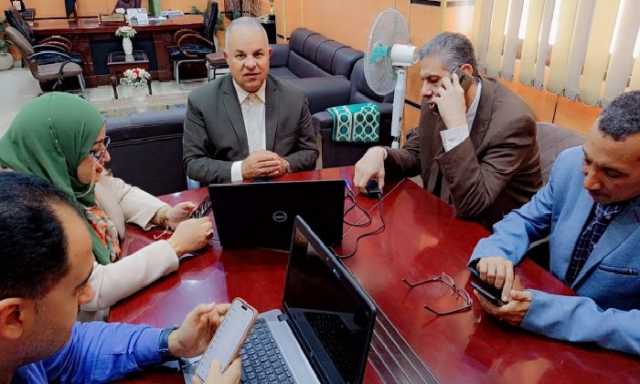مدير التعليم بالفيوم يتابع سير انتخابات «النواب» ويشيد بجاهزية المدارس كمقار انتخابية