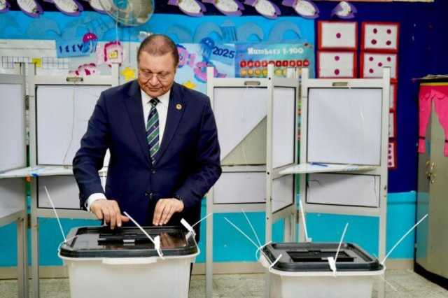 رئيس الاعتماد والرقابة الصحية يدلي بصوته في انتخابات مجلس النواب