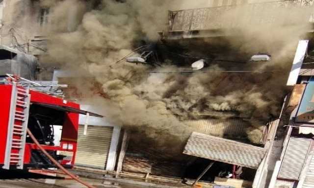 حريق ضخم يلتهم محال تجارية في قلب المنشية بالإسكندرية