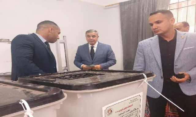 محافظ الإسكندرية يُدلي بصوته في مدرسة الحسن بن الهيثم بالعامرية
