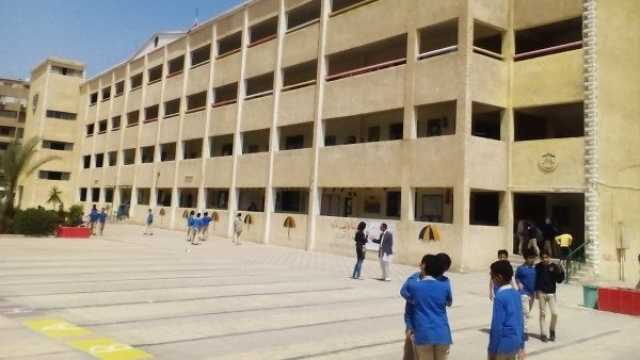توقف مفاجئ للعبة كهربائية وإصابة طالبة ابتدائي.. ماذا حدث داخل مدرسة النصر؟