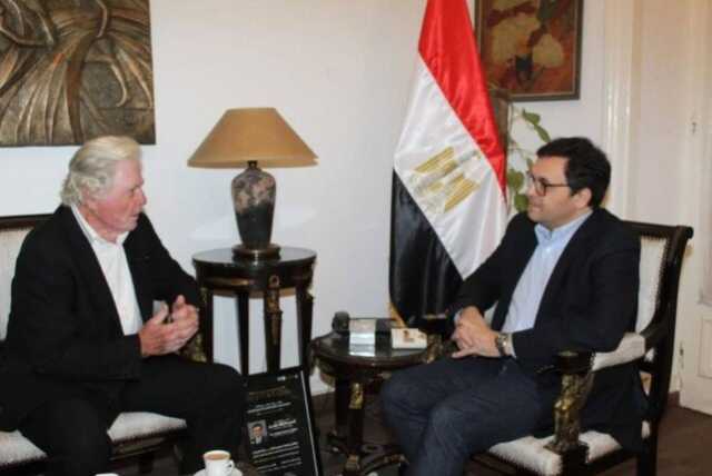 وزير الثقافة يبحث مع الفنان حسين فهمي الترتيبات النهائية لمهرجان القاهرة السينمائي