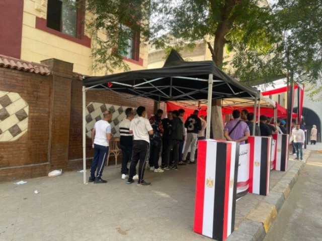 توافد مكثف للناخبين بعدد من اللجان الانتخابية بالجيزة